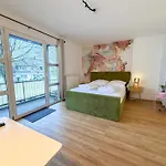 Apartman With Balcony, Good Parking For Long *