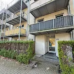 With Balcony, Good Parking For Long Apartman Essen