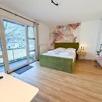 Apartman With Balcony, Good Parking For Long *