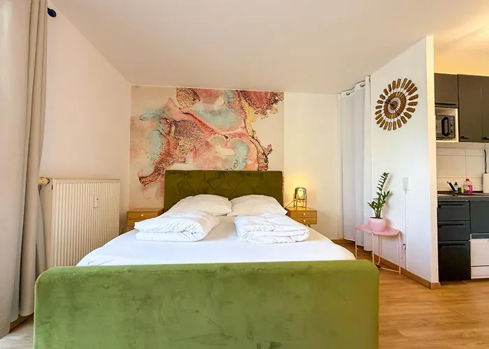 Appartement With Balcony, Good Parking For Long Essen