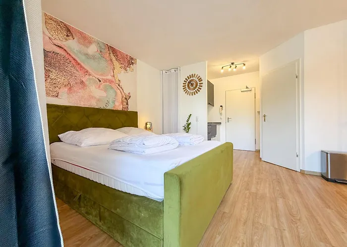 Appartement With Balcony, Good Parking For Long Essen